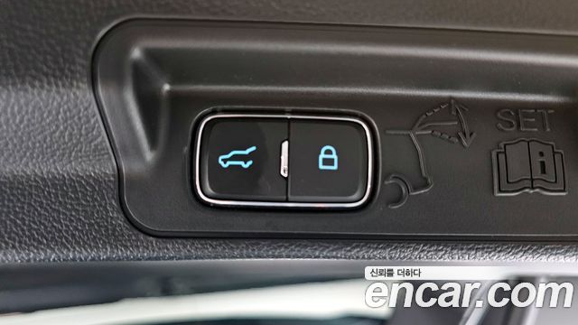 Ford Explorer (VI) 3.0 Platinum 4WD 2023 — фото 17