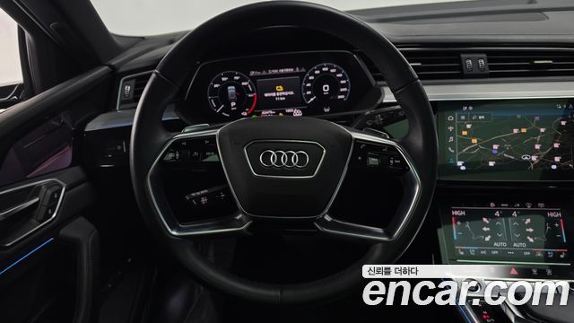 Audi e-tron 55 Quattro 2022 — фото 13