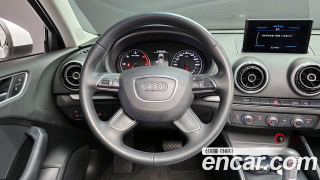 Audi A3 25 TDI Dynamic 8V 2015 — фото 13