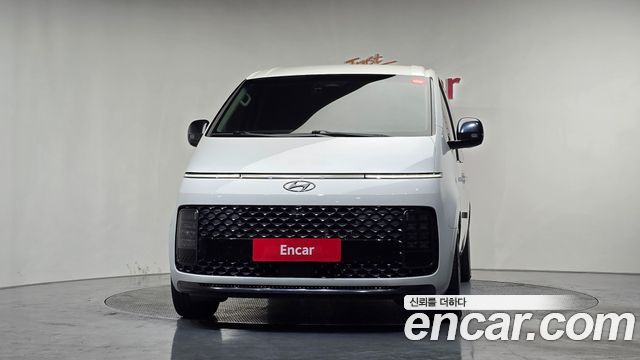 Hyundai Staria 4WD Lounge 9-Seater Inspiration 2023 — фото 3