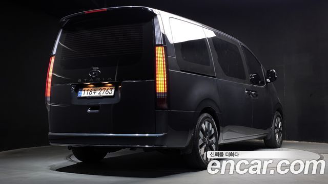 Hyundai Staria Lounge 9-Seater Prestige 2023 — фото 2