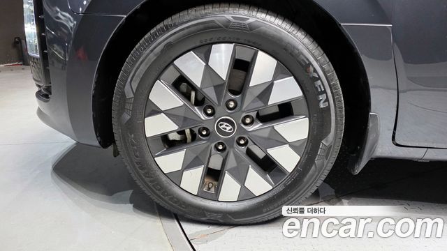 Hyundai Staria Lounge 9-Seater Prestige 2023 — фото 5