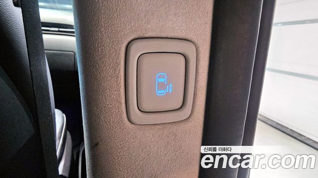 Hyundai Staria Lounge 9-Seater Prestige 2023 — фото 19