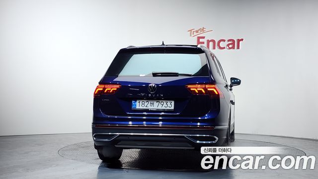Volkswagen Tiguan Allspace 2.0 TSI Prestige 2023 — фото 4