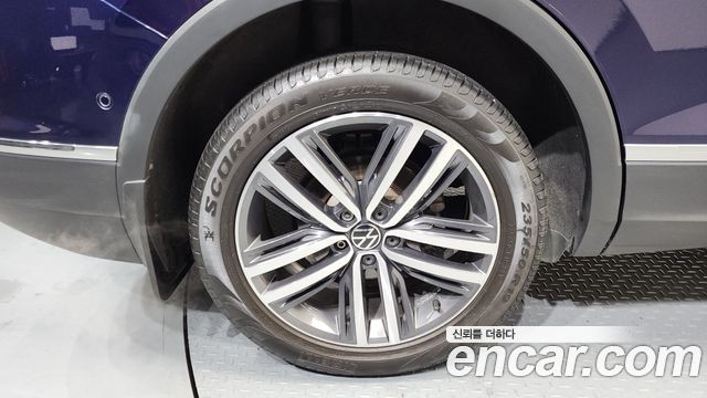 Volkswagen Tiguan Allspace 2.0 TSI Prestige 2023 — фото 5