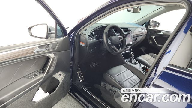 Volkswagen Tiguan Allspace 2.0 TSI Prestige 2023 — фото 10