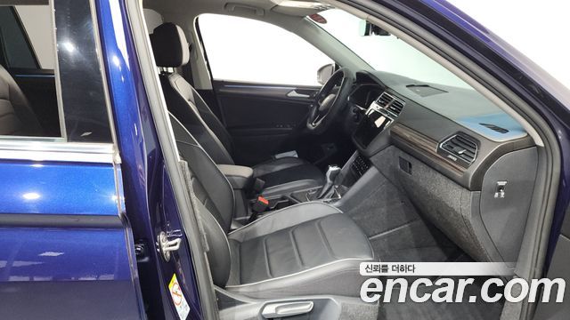 Volkswagen Tiguan Allspace 2.0 TSI Prestige 2023 — фото 15