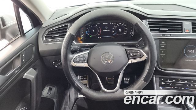 Volkswagen Tiguan Allspace 2.0 TSI Prestige 2023 — фото 17