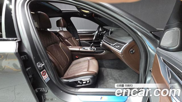 BMW 7 Series (G11) 740d xDrive M Sport 2017 — фото 11