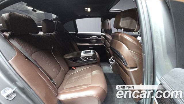 BMW 7 Series (G11) 740d xDrive M Sport 2017 — фото 12