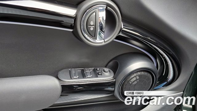 MINI Cooper S Convertible JCW 3rd 2024 — фото 17