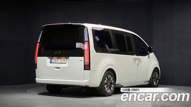 Hyundai Staria 4WD Lounge 9-Seater Inspiration 2023 — фото 2