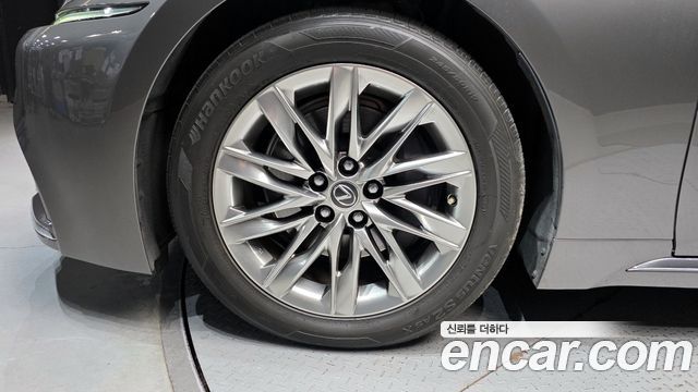 Lexus LS500 (V) 3.5 Luxury AWD 2018 — фото 5