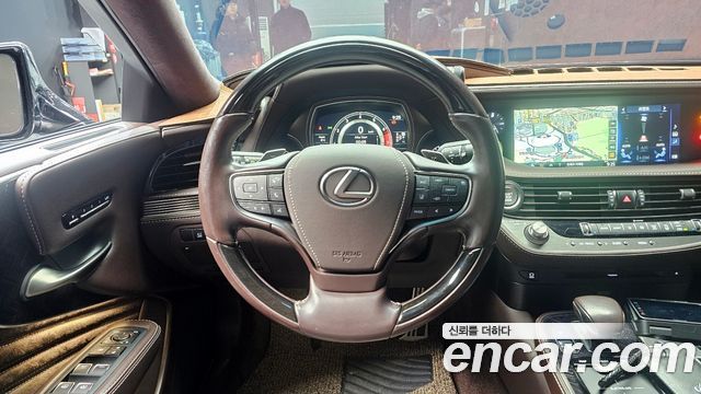 Lexus LS500 (V) 3.5 Luxury AWD 2018 — фото 13