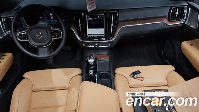 Volvo V60 Cross Country (II) B5 Ultimate AWD 2024 — фото 7