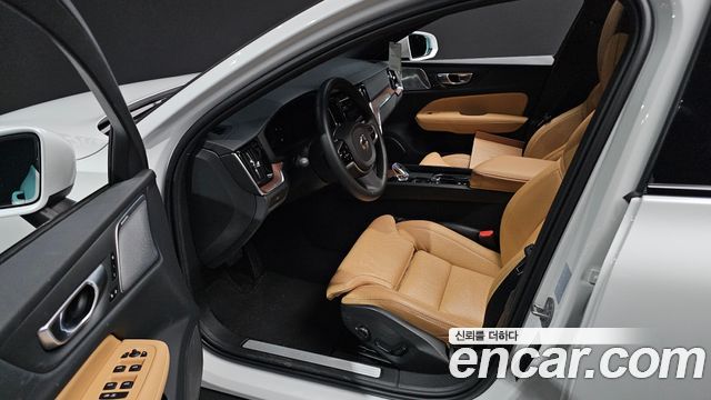Volvo V60 Cross Country (II) B5 Ultimate AWD 2024 — фото 10