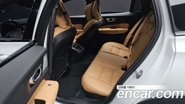 Volvo V60 Cross Country (II) B5 Ultimate AWD 2024 — фото 12