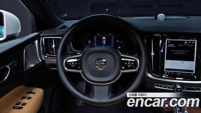 Volvo V60 Cross Country (II) B5 Ultimate AWD 2024 — фото 13