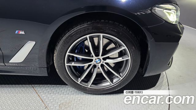 BMW 5 Series (G30) 520i M Sport 2023 — фото 5