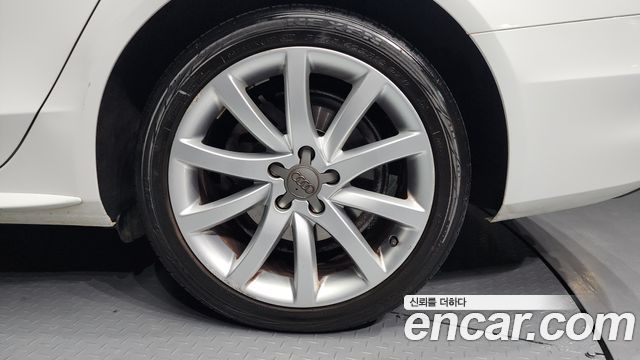 Audi A4 35 TDI Quattro Dynamic B8 2015 — фото 5