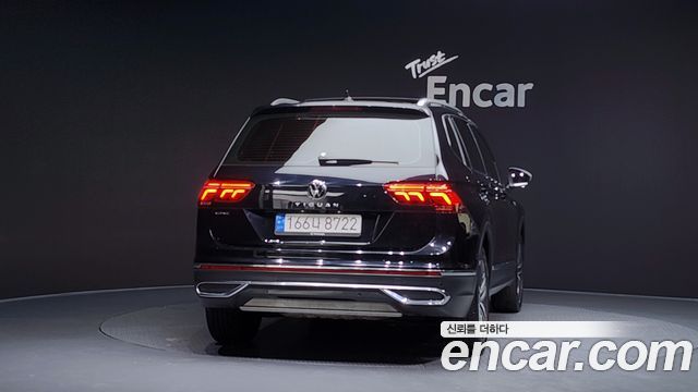 Volkswagen Tiguan Allspace 2.0 TSI Prestige 2023 — фото 4