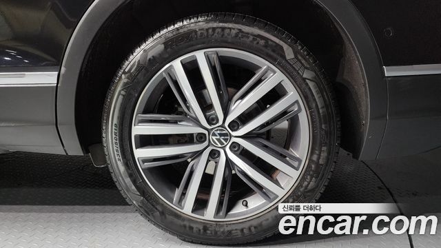 Volkswagen Tiguan Allspace 2.0 TSI Prestige 2023 — фото 5