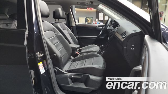 Volkswagen Tiguan Allspace 2.0 TSI Prestige 2023 — фото 11