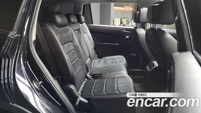 Volkswagen Tiguan Allspace 2.0 TSI Prestige 2023 — фото 12