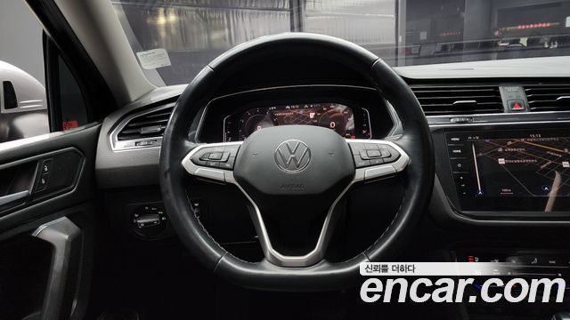 Volkswagen Tiguan Allspace 2.0 TSI Prestige 2023 — фото 13