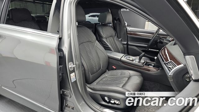 BMW 7 Series (G11) 750Li xDrive 2018 — фото 12
