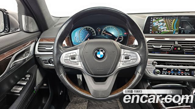 BMW 7 Series (G11) 750Li xDrive 2018 — фото 13
