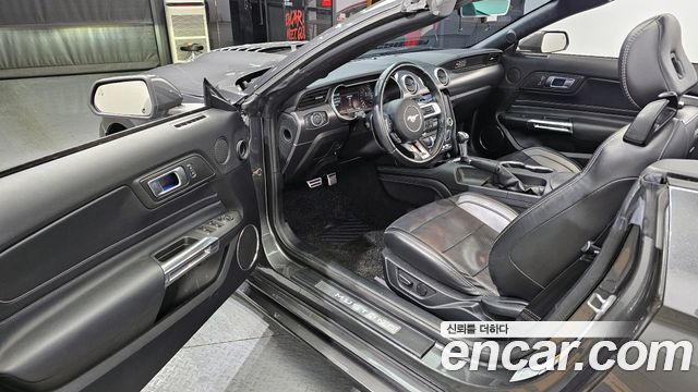 Ford Mustang Convertible 2020 — фото 10