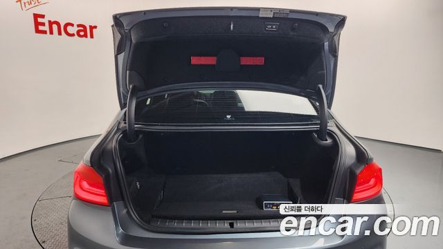 BMW 5 Series (G30) 530e M Sport 2020 — фото 24