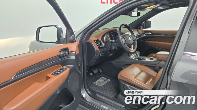 Jeep Grand Cherokee 3.6 Overland WK2 2021 — фото 10