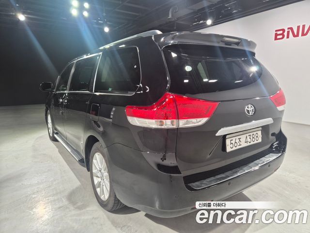 Toyota Sienna 3.5 AWD 2014 — фото 7