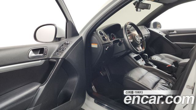 Volkswagen Tiguan 2.0 TDI R-Line 5N 2014 — фото 10