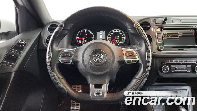 Volkswagen Tiguan 2.0 TDI R-Line 5N 2014 — фото 13