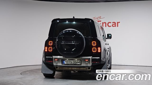 Land Rover Defender (L663) 110 P400 X 2023 — фото 4