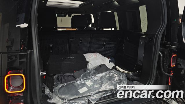 Land Rover Defender (L663) 110 P400 X 2023 — фото 24
