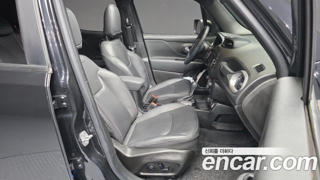 Jeep Renegade 2.4 80th Edition AWD 2021 — фото 11