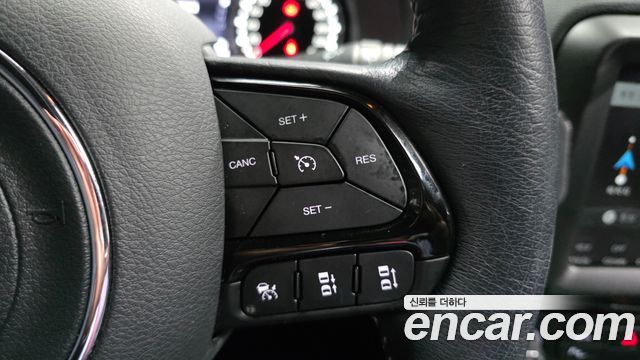 Jeep Renegade 2.4 80th Edition AWD 2021 — фото 17