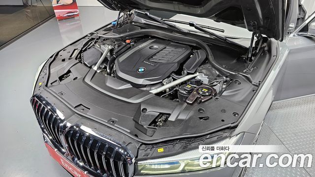 BMW 7 Series (G11) 740Li xDrive Design Pure Excellence 2021 — фото 6