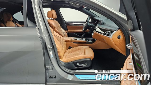 BMW 7 Series (G11) 740Li xDrive Design Pure Excellence 2021 — фото 10
