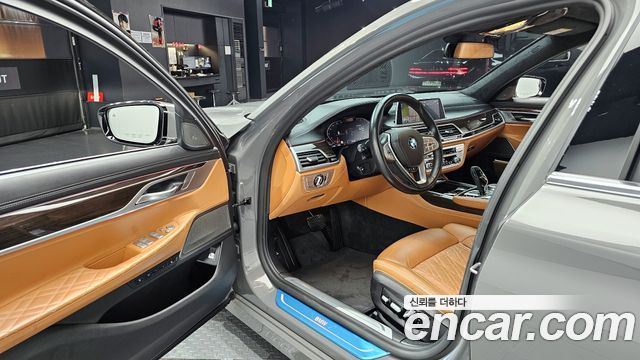 BMW 7 Series (G11) 740Li xDrive Design Pure Excellence 2021 — фото 11