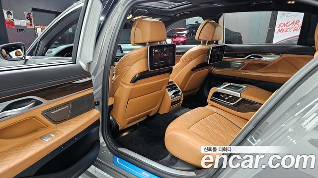 BMW 7 Series (G11) 740Li xDrive Design Pure Excellence 2021 — фото 12