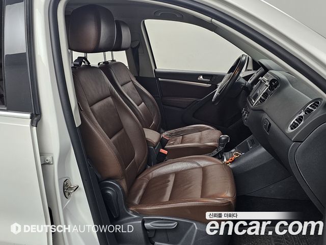 Volkswagen Tiguan 2.0 TDI Comfort 5N 2012 — фото 10
