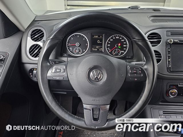 Volkswagen Tiguan 2.0 TDI Comfort 5N 2012 — фото 17