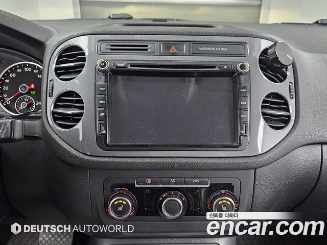 Volkswagen Tiguan 2.0 TDI Comfort 5N 2012 — фото 18