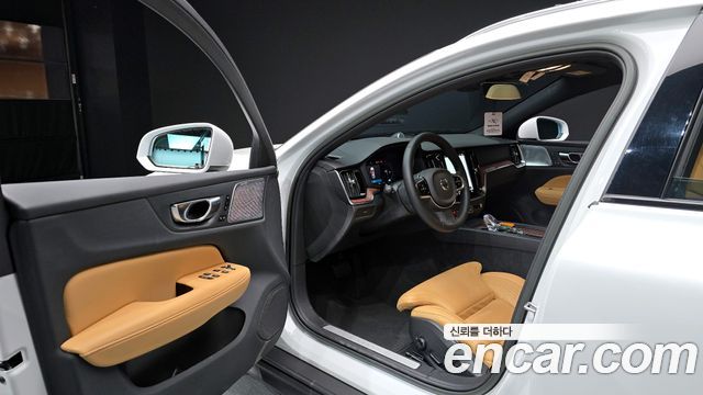 Volvo V60 Cross Country (II) B5 Ultimate AWD 2023 — фото 10