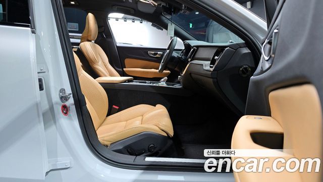 Volvo V60 Cross Country (II) B5 Ultimate AWD 2023 — фото 11